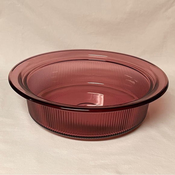 Pyrex Visions Cranberry 2.5 Qt Round Casserole V-33-B with Lid V-33-C - Picture 6 of 11